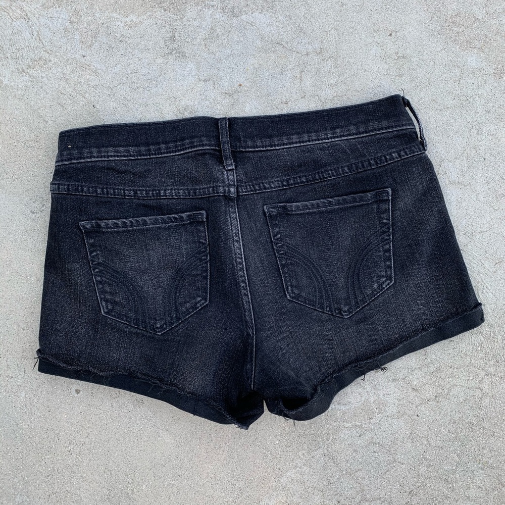 Hollister Cuff Rolled Black Shorts - Picture 5 of 5